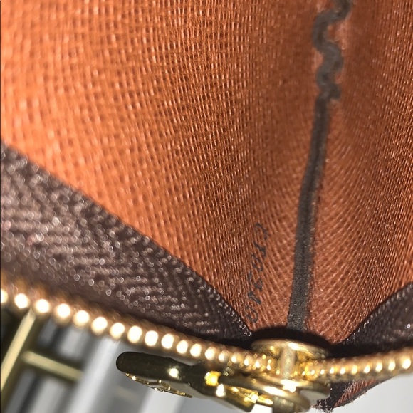 ❗️SOLD❗️𝑳𝒐𝒖𝒊𝒔 𝑽𝒖𝒊𝒕𝒕𝒐𝒏 𝒌𝒆𝒚𝒑𝒐𝒖𝒄𝒉 - Picture 4 of 5